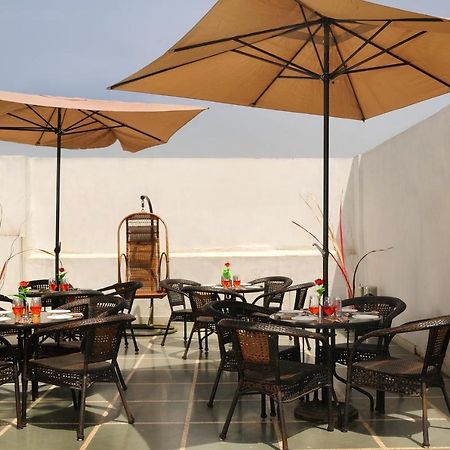 The Pearl Hotel New Delhi Extérieur photo