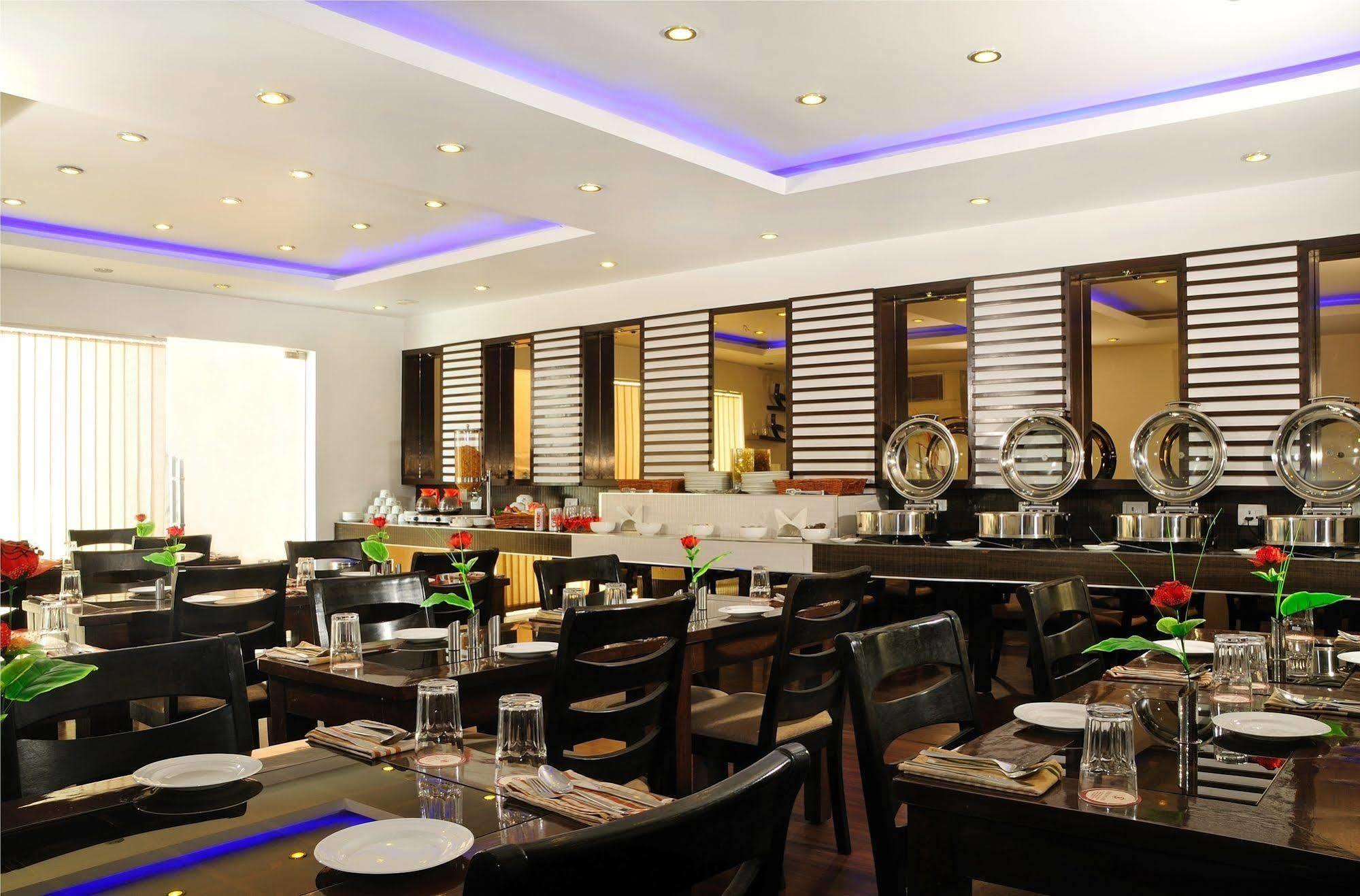 The Pearl Hotel New Delhi Extérieur photo