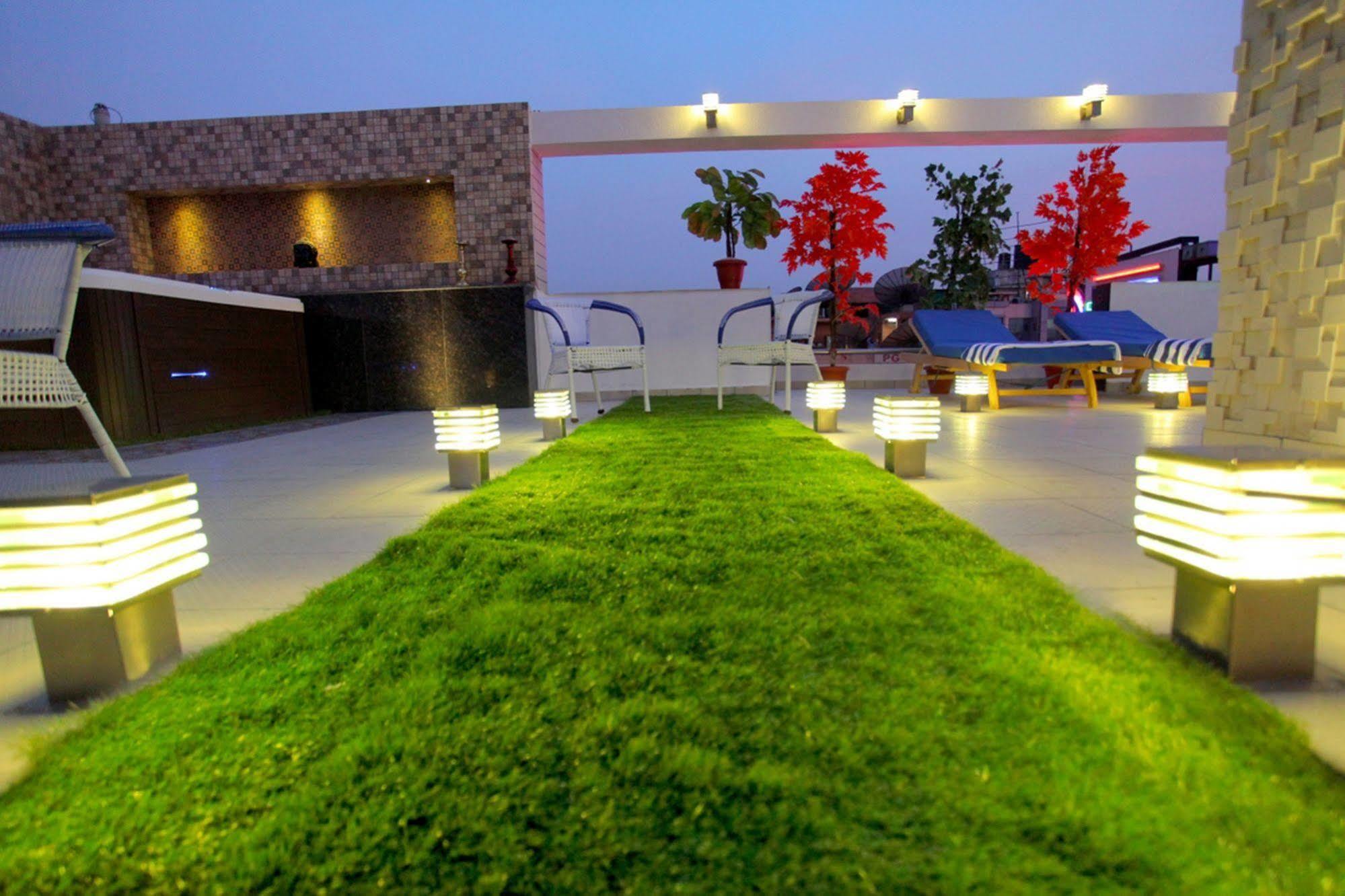 The Pearl Hotel New Delhi Extérieur photo
