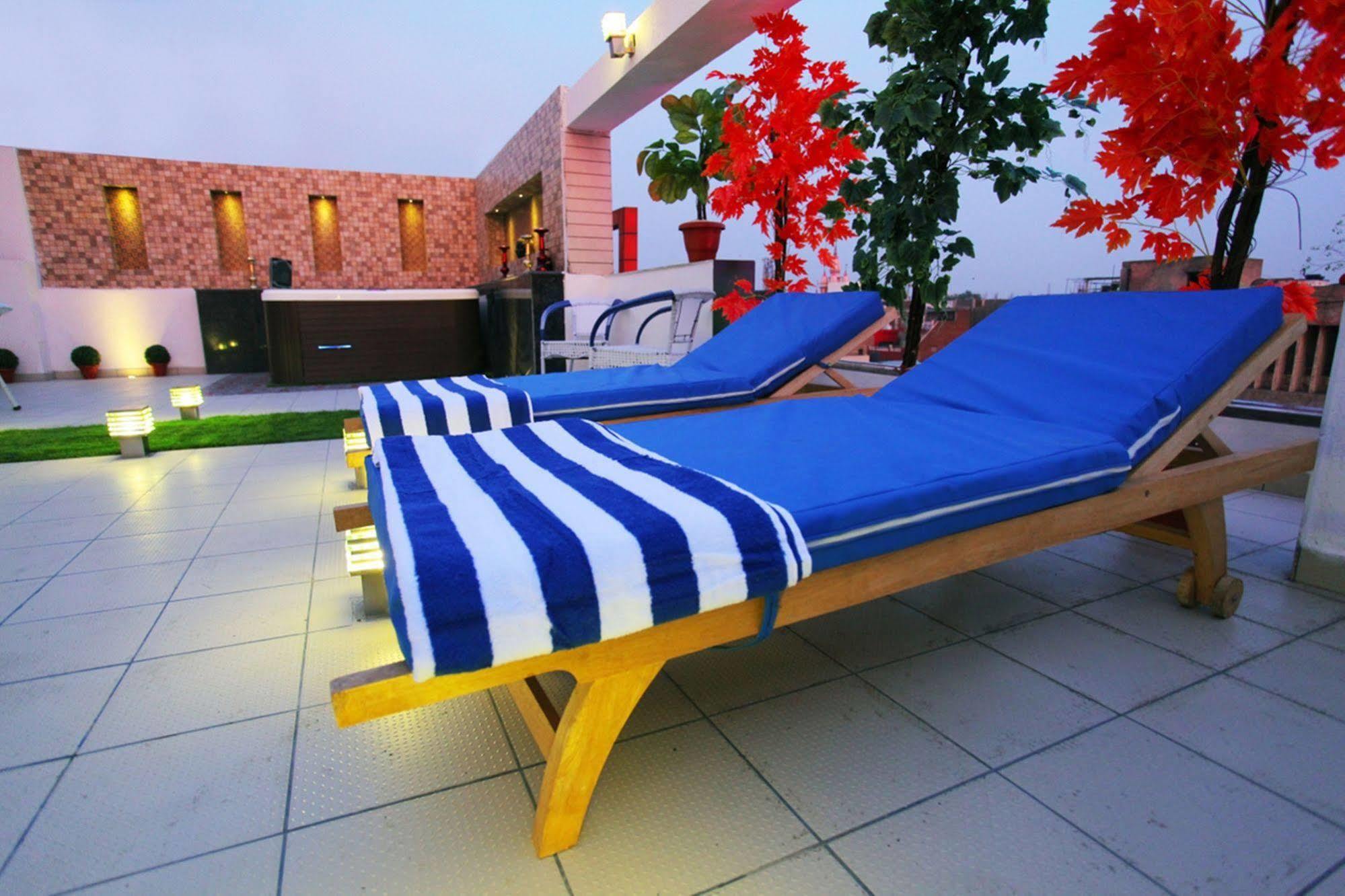 The Pearl Hotel New Delhi Extérieur photo