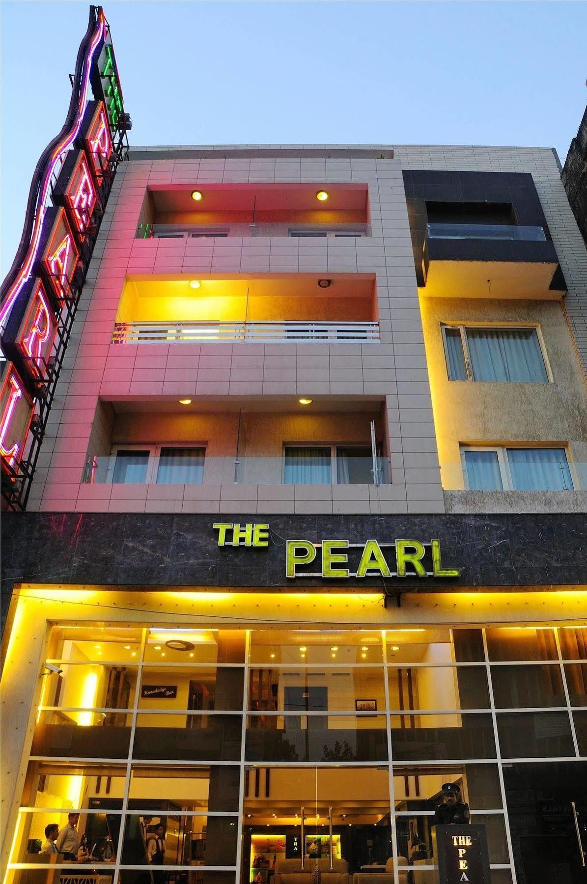 The Pearl Hotel New Delhi Extérieur photo