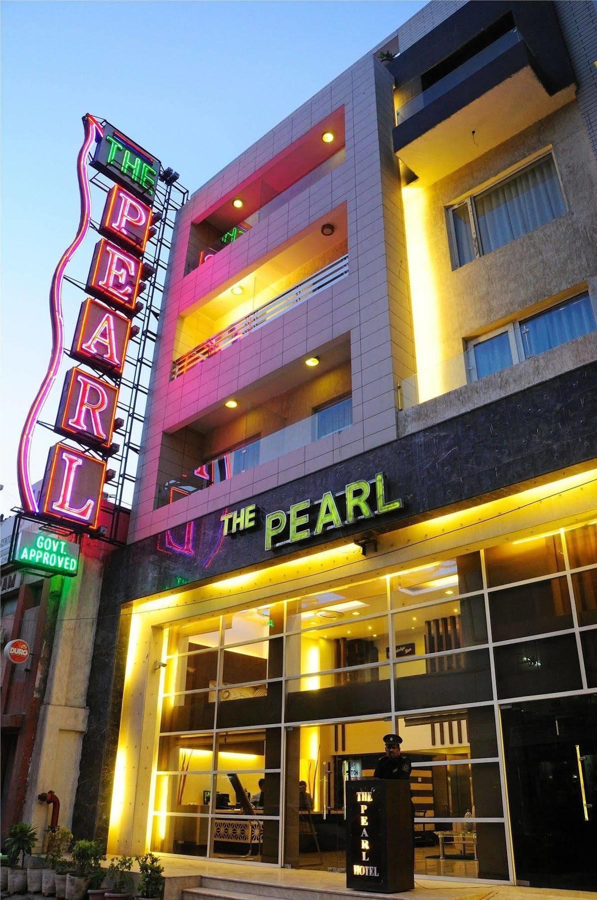 The Pearl Hotel New Delhi Extérieur photo
