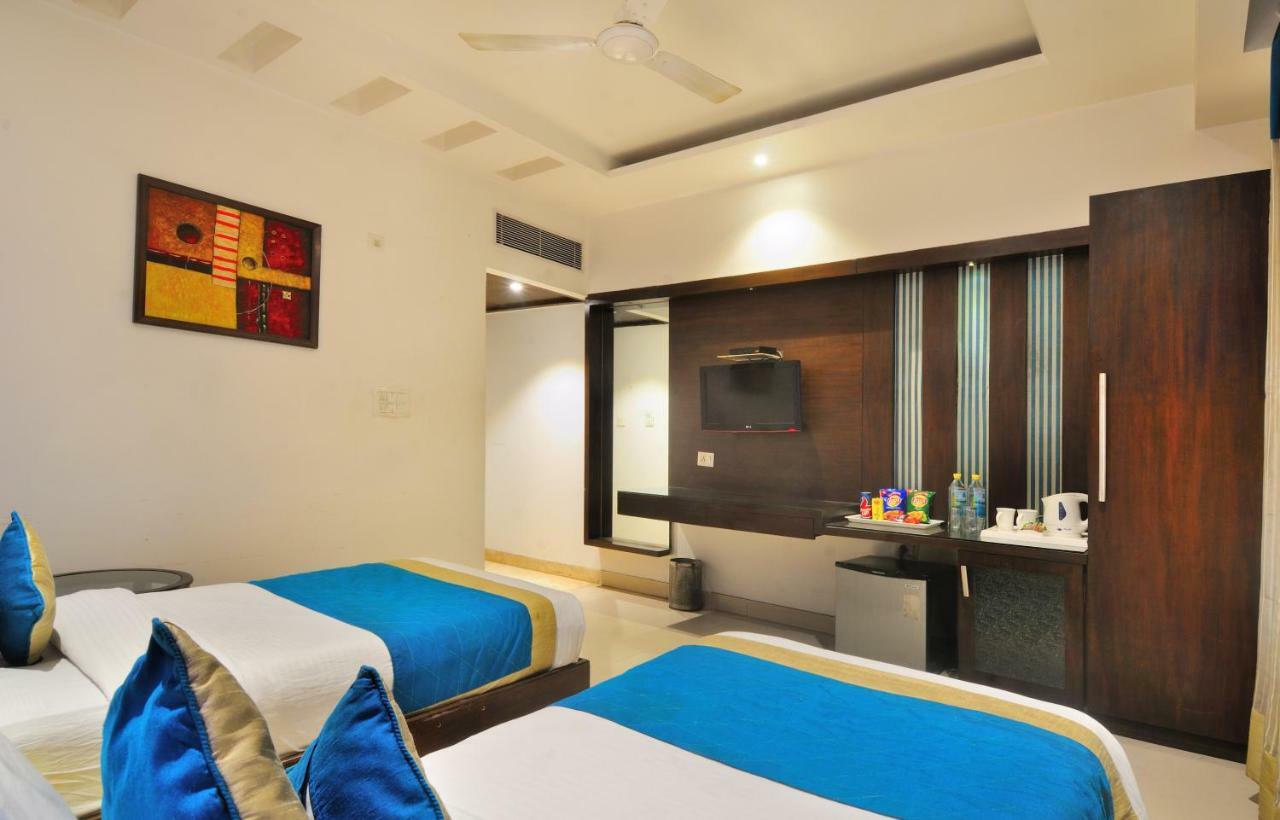 The Pearl Hotel New Delhi Extérieur photo